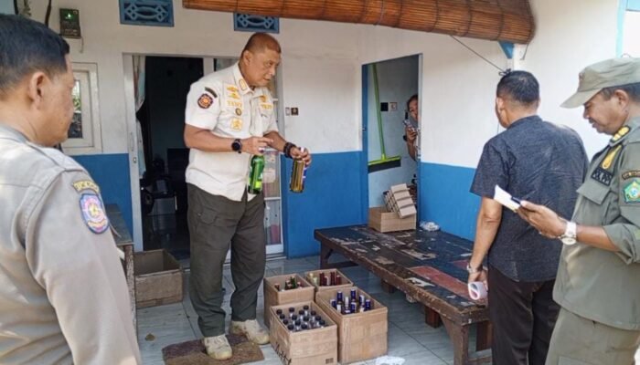 SatpolPP Kabupaten Sidoarjo Kembali, Sita puluhan Botol Miras
