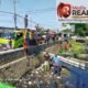 Peduli Kebersihan,Pegawai Pasar Pandaan Bersihkan Sampah Di saluran Irigasi Propinsi.