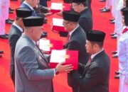Rudy Susmanto Serahkan Bendera Merah Putih ke 40 Kecamatan se-Kabupaten Bogor