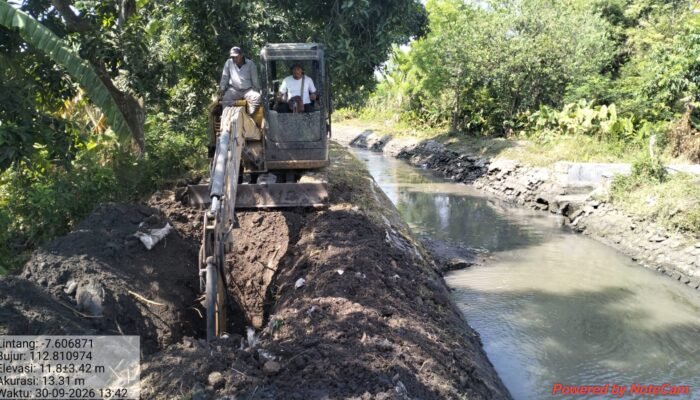 Penuhi Kebutuhan Air Irigasi Pertanian,Pemkab Normalisasi Saluran Air Bandong Sepanjang 1 km dengan Alat Berat