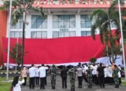 Bendera Merah Putih Raksasa Berkibar di Stadion Pakansari Bangkitkan Semangat Nasionalisme